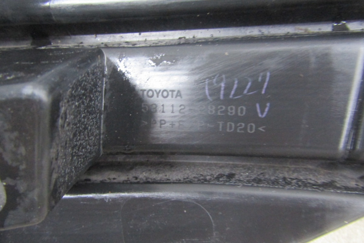 Prednji branik Kratka zaślepka środkowa TOYOTA ESTIMA HYBRID 53112-28290