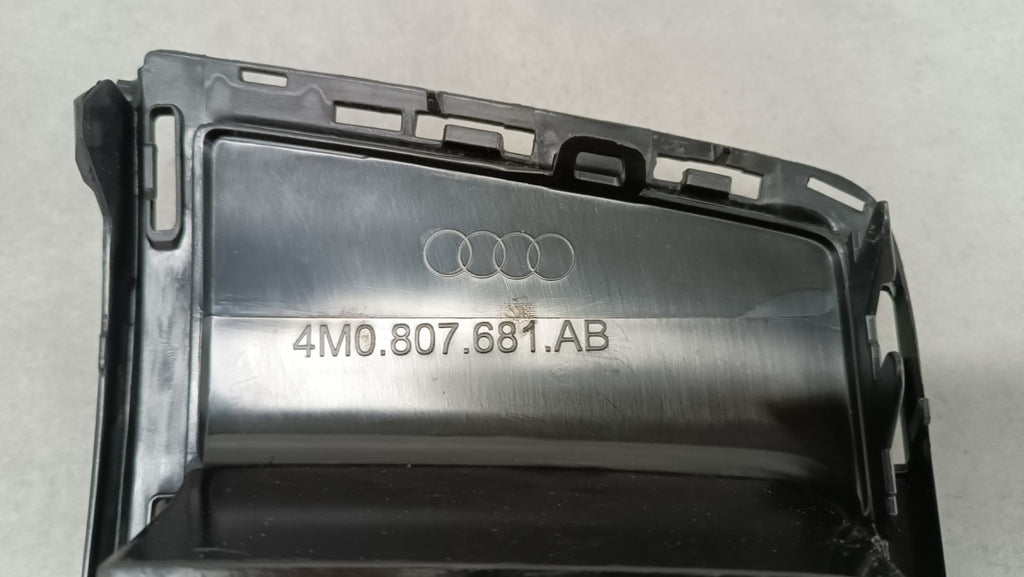 Rešetka branika lijeva prednja AUDI Q7 E-TRON 4M0 4M0807681AB