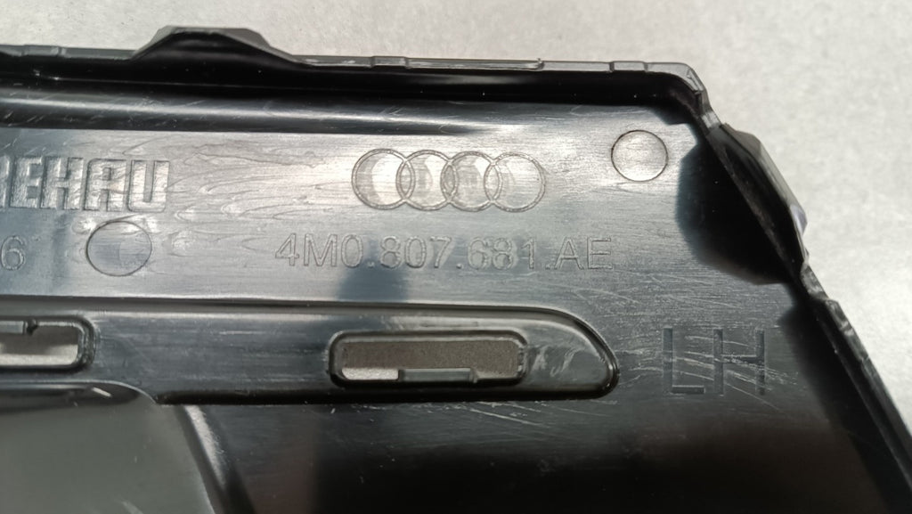 Rešetka branika lijeva prednja AUDI Q7 E-TRON 4M0 pod radar
