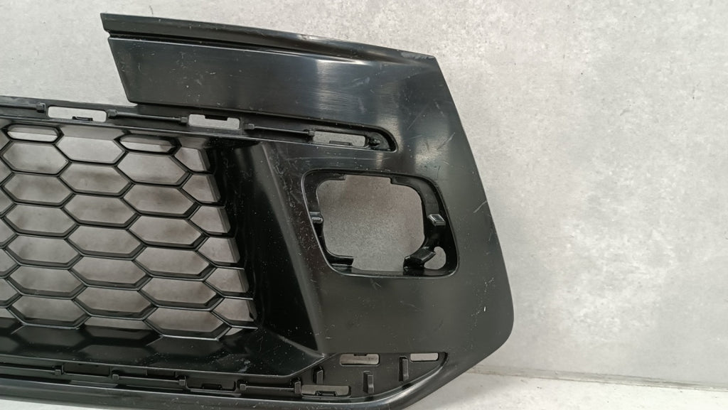 Rešetka branika desna prednja AUDI Q7 E-TRON 4M0 pod radar