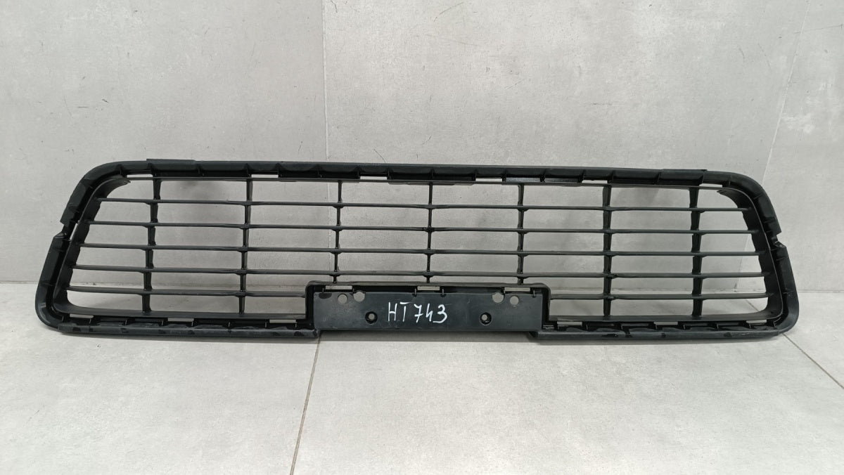 Maska (grill) Kratka Toyota Hilux 8 VIII 15-18