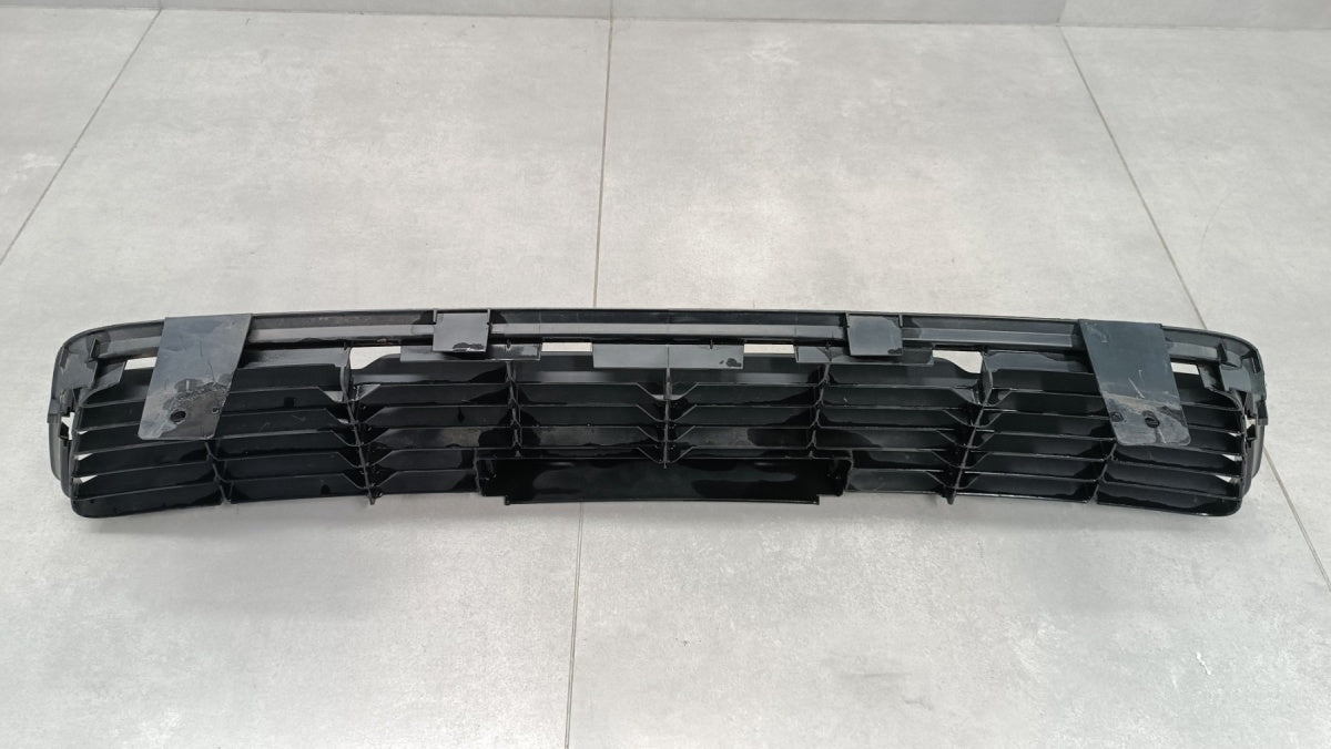 Maska (grill) Kratka Toyota Hilux 8 VIII 15-18