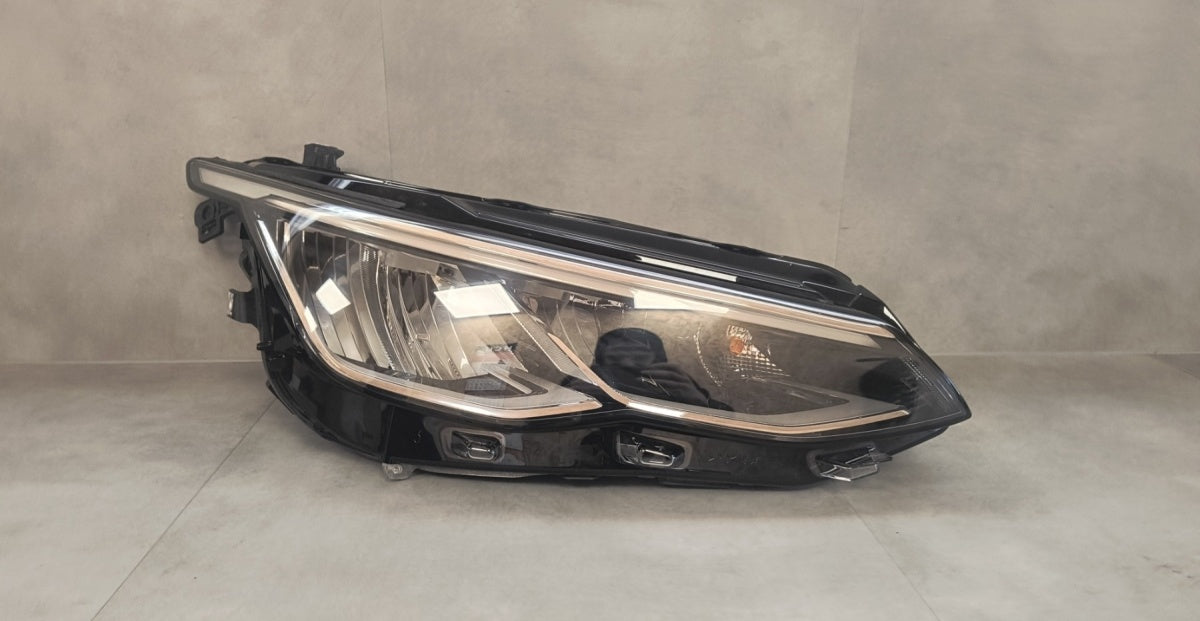 Prednji far VOLKSWAGEN VW GOLF 8 VIII LED 19-24 RH desni 5H1941006