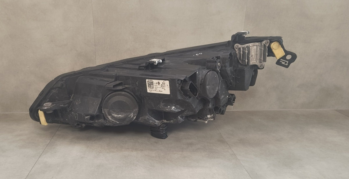 Prednji far VOLKSWAGEN VW GOLF 8 VIII LED 19-24 RH desni 5H1941006