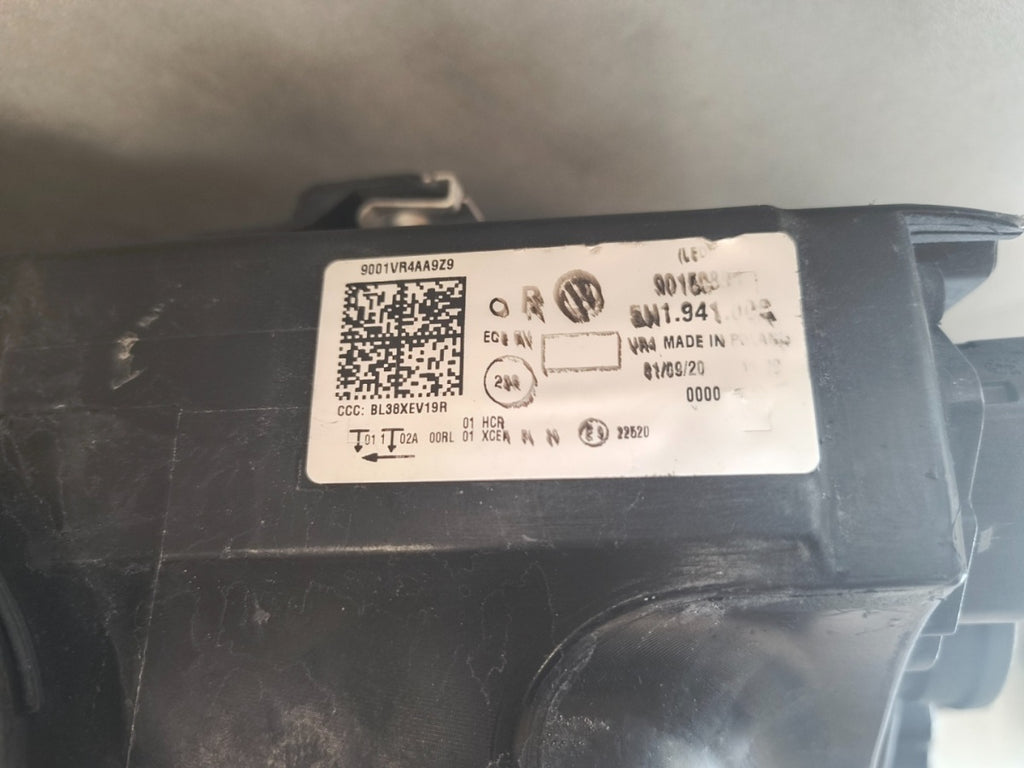 Prednji far VOLKSWAGEN VW GOLF 8 VIII LED 19-24 RH desni 5H1941006