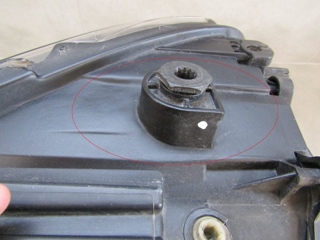 Prednji far VOLKSWAGEN SCIROCCO LIFT 1K8 xenon zakretni RH desni 14-17