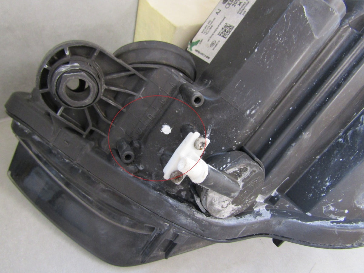 Prednji far AUDI A3 8V0 halogen 13-16 RH 8V0.941.004