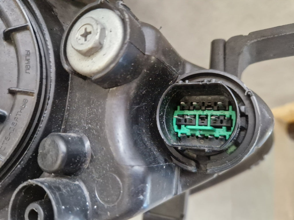 Prednji far HYUNDAI I30 II halogen Z sa sočivom 11-17 lijevi LH 92101-A6020
