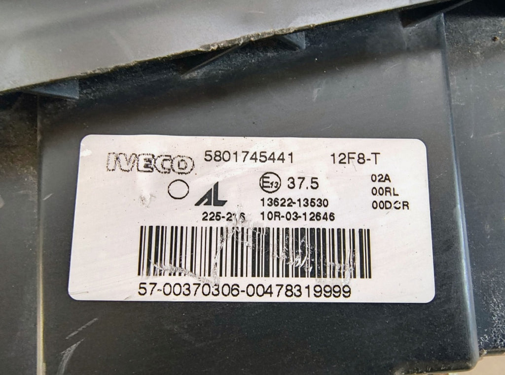 Prednji far IVECO STRALIS lijevi LH xenon 13-16 5801745441