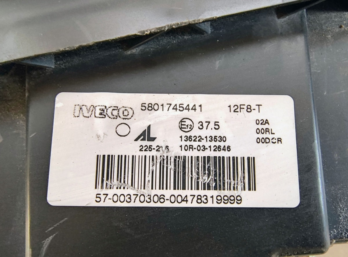 Prednji far IVECO STRALIS lijevi LH xenon 13-16 5801745441