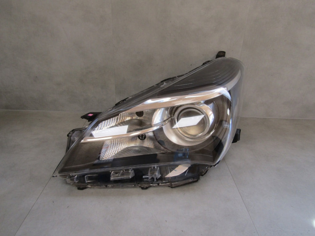 Prednji far TOYOTA YARIS 3 III LIFT halogen sa sočivom 14-17 LH
