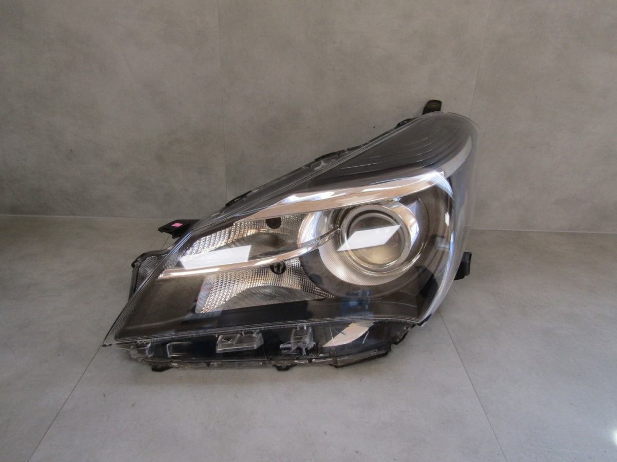 Prednji far TOYOTA YARIS 3 III LIFT halogen sa sočivom 14-17 LH