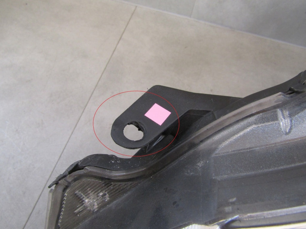 Prednji far TOYOTA YARIS 3 III LIFT halogen sa sočivom 14-17 LH