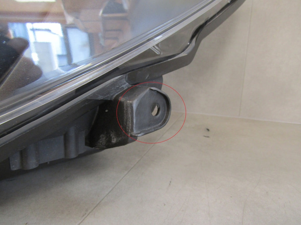 Prednji far TOYOTA YARIS 3 III LIFT halogen sa sočivom 14-17 LH