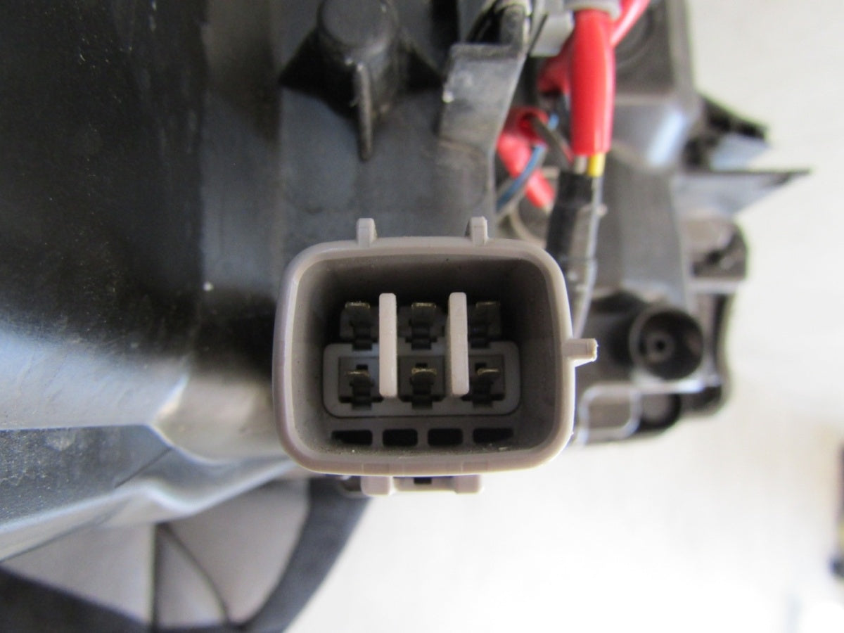 Prednji far TOYOTA YARIS 3 III LIFT halogen sa sočivom 14-17 LH