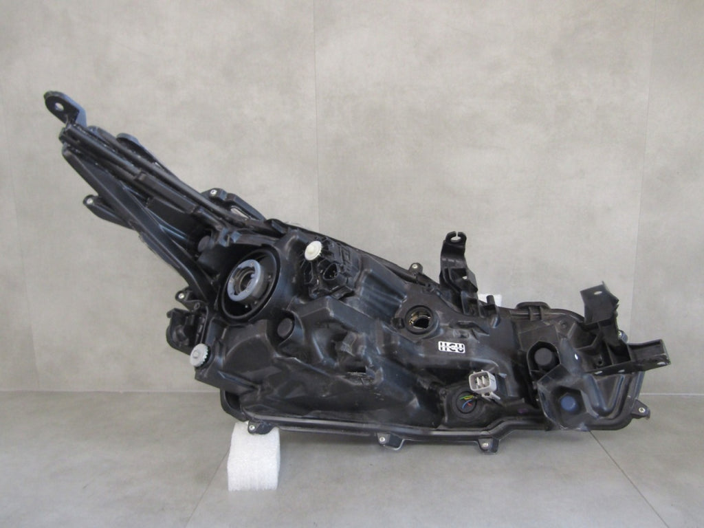 Prednji far TOYOTA COROLLA E21 SEDAN halogen sa sočivom LH 18- 81150-02T31-00