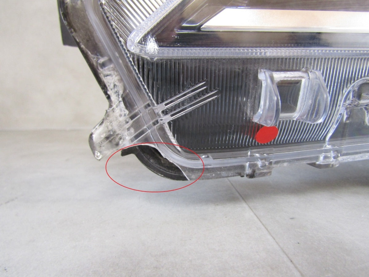 Prednji far TOYOTA COROLLA E21 SEDAN halogen sa sočivom LH 18- 81150-02T31-00