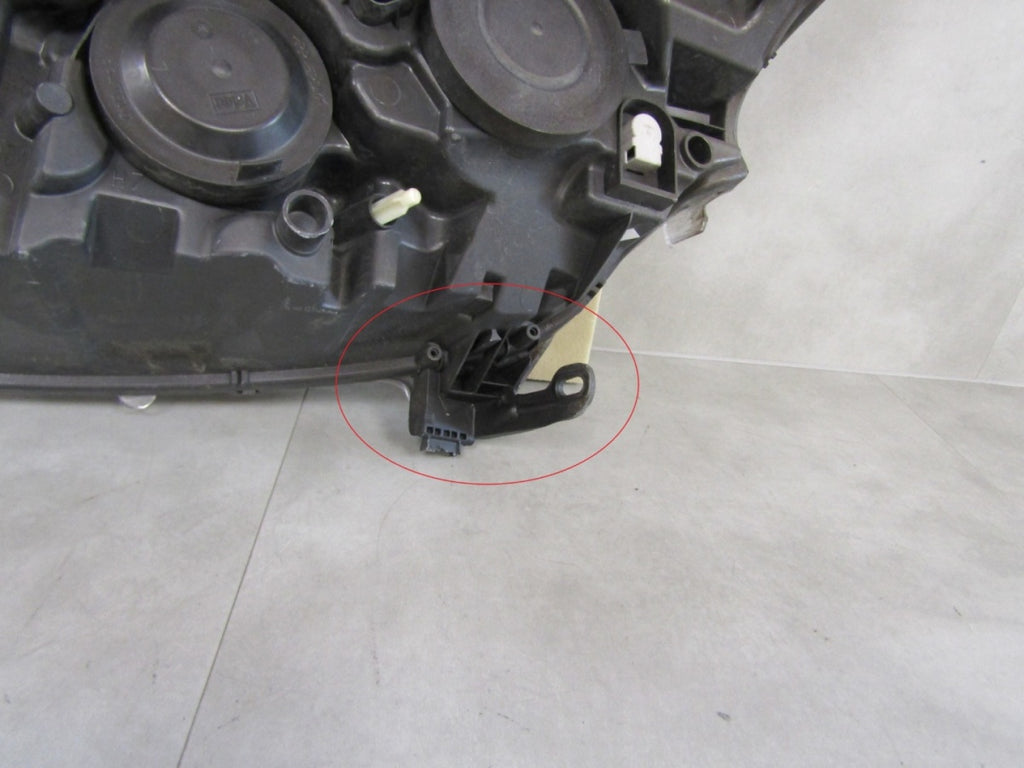 Prednji far PEUGEOT 208 I LIFT halogen sa sočivom 15-19 desni RH desni