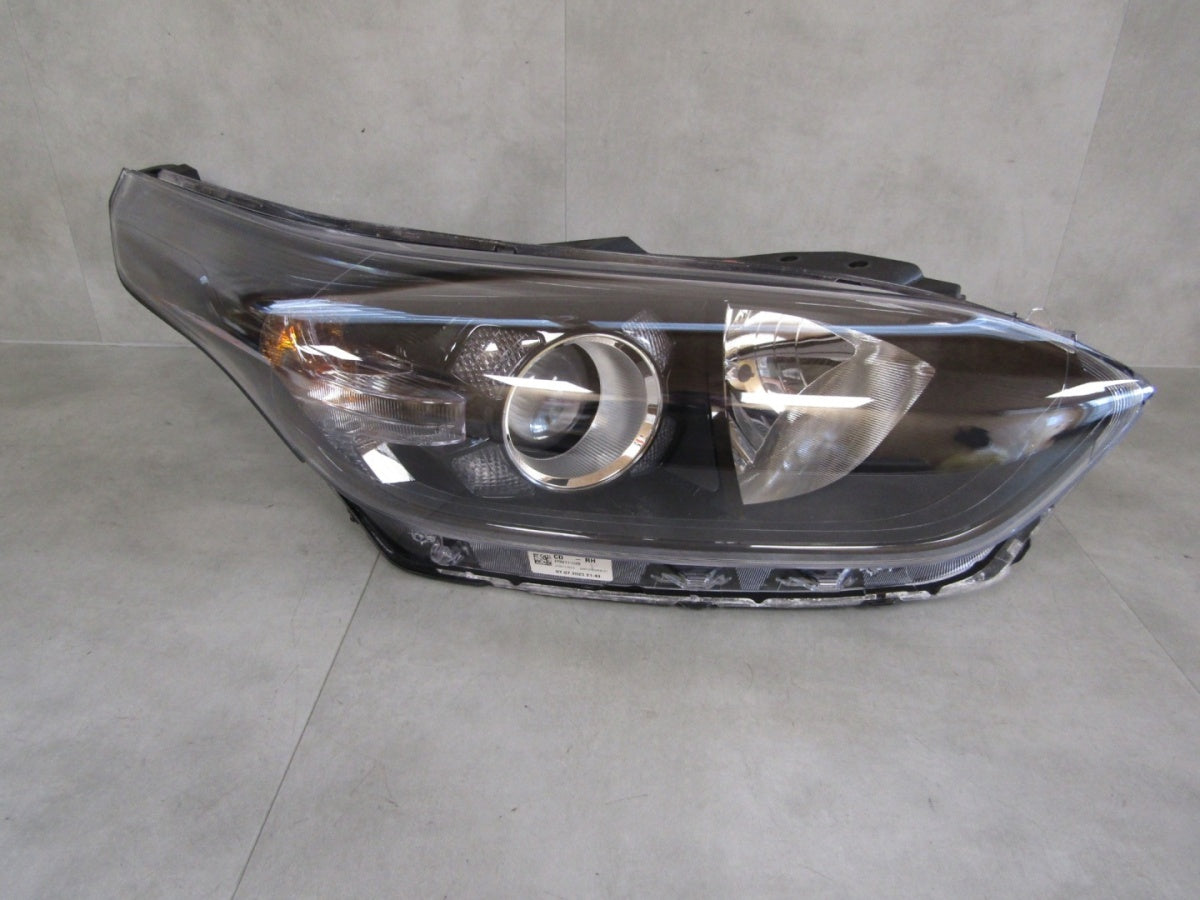 Prednji far KIA CEED 3 III LIFT halogen sa sočivom crni 21- RH desni 92102J7051