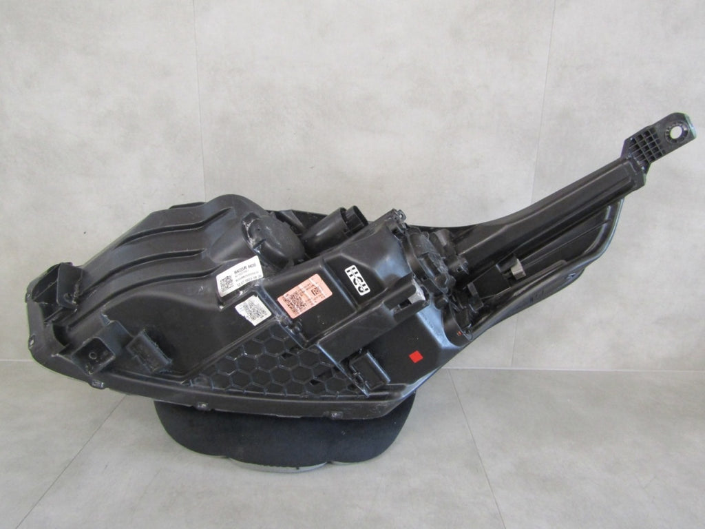 Prednji far KIA CEED 3 III LIFT halogen sa sočivom crni 21- RH desni 92102J7051