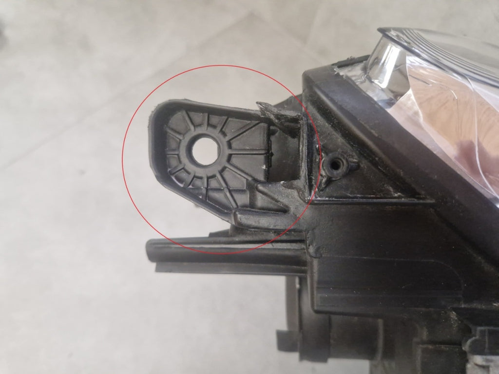 Prednji far Opel Combo E IV halogen Z LED LH lijevi 18-23 9816826080
