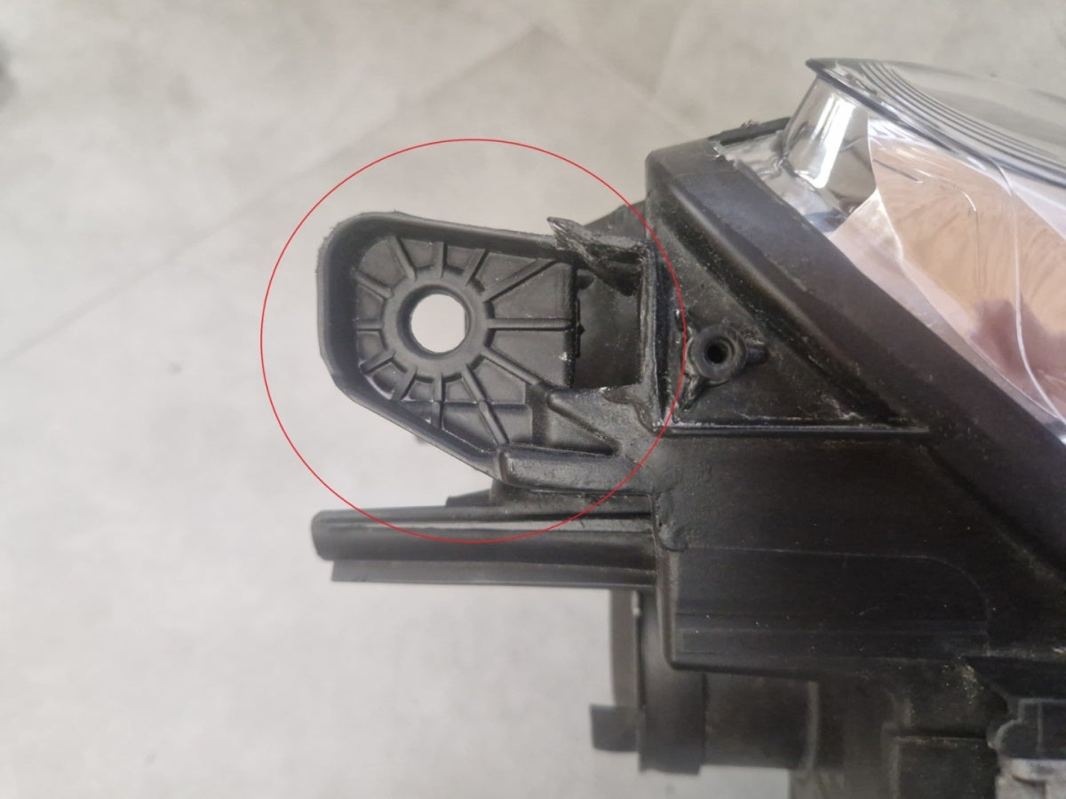 Prednji far Opel Combo E IV halogen Z LED LH lijevi 18-23 9816826080