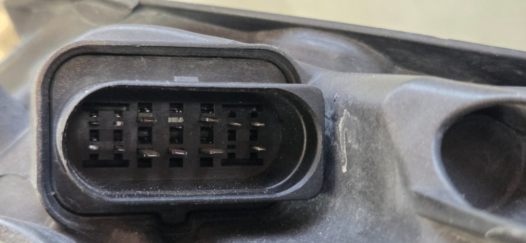 Prednji far VOLKSWAGEN EOS 1Q1 xenon zakretni desni RH 05-10 1Q1941752B