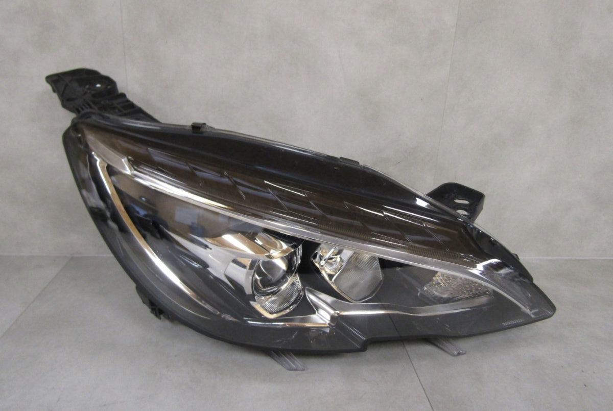Prednji far PEUGEOT 308 T9 LIFT halogen sa sočivom 17-21 RH desni