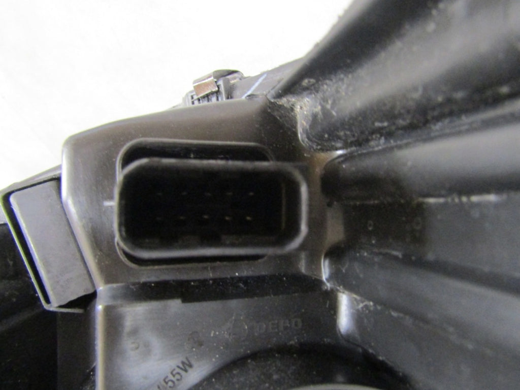 Prednji far PEUGEOT 308 T9 LIFT halogen sa sočivom 17-21 RH desni