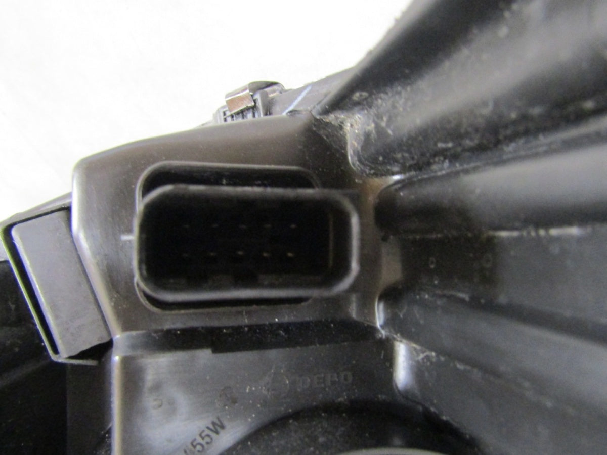 Prednji far PEUGEOT 308 T9 LIFT halogen sa sočivom 17-21 RH desni