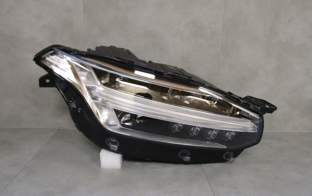 Prednji far VOLVO XC90 II FULL LED ACTIVE HIGH BEAM 14-24 RH desni