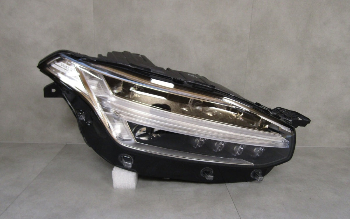 Prednji far VOLVO XC90 II FULL LED ACTIVE HIGH BEAM 14-24 RH desni