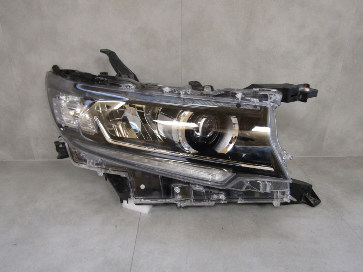 Prednji far Toyota Land Cruiser J150 LIFT LED RH desni 18-22