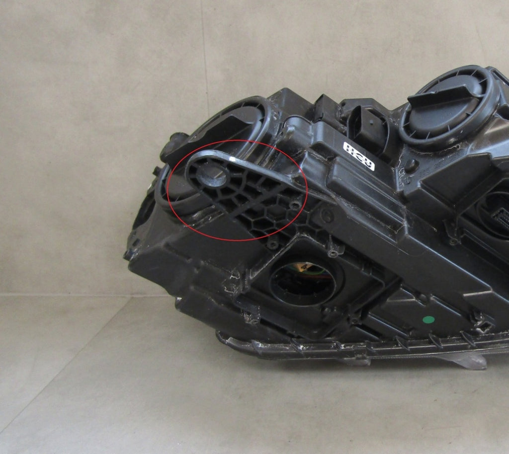 Prednji far SKODA OCTAVIA 3 III xenon zakretni 12-16 LH lijevi