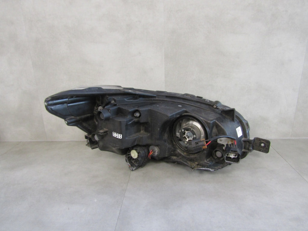 Prednji far SUBARU LEVORG LED JASNY ŚRODEK 14-17 LH 84002-VA091