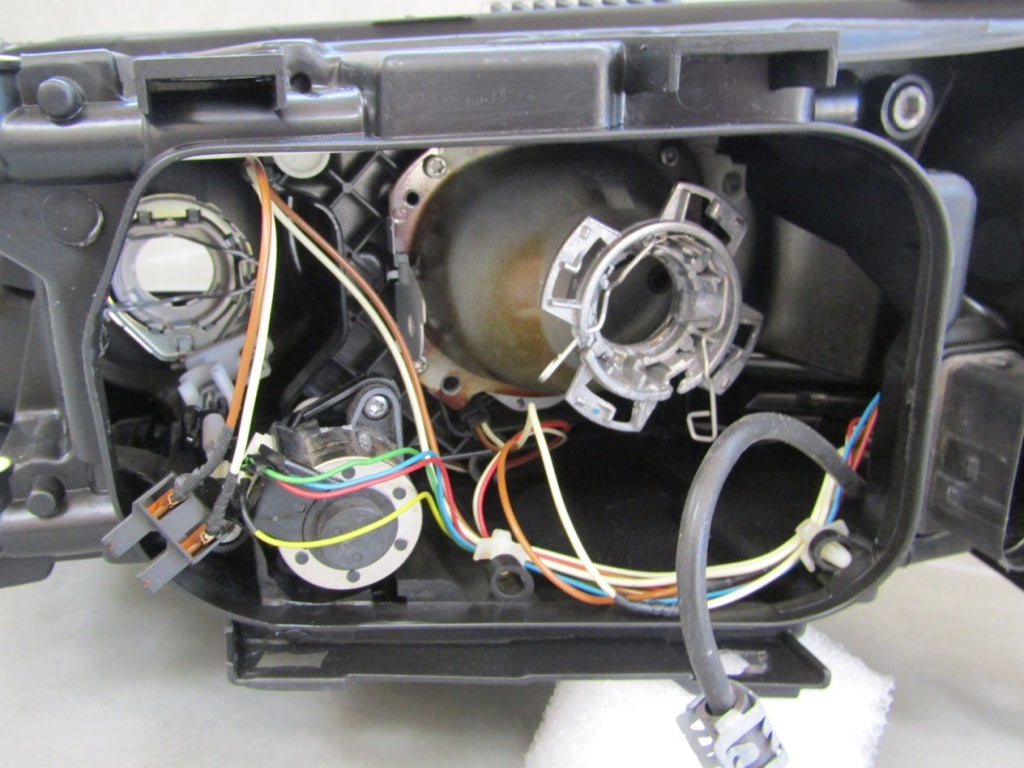 Prednji far AUDI RS6 C6 xenon nezakretni 08-11 RH