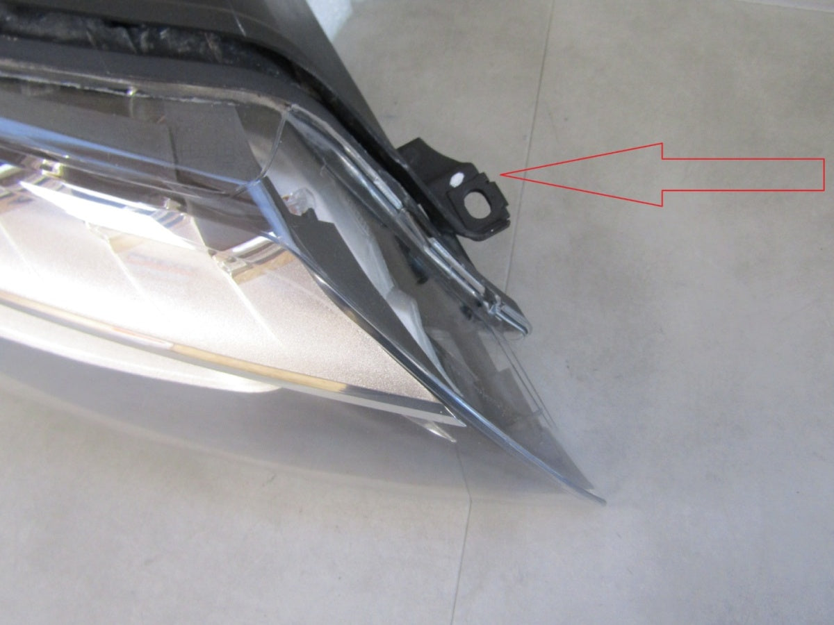 Prednji far AUDI Q7 4L xenon zakretni LIFT 09-15 RH desni