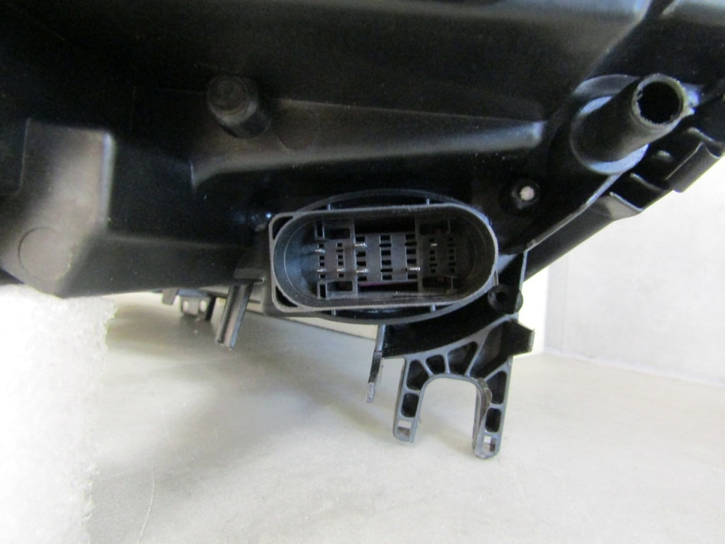 Prednji far AUDI A5 8W6 xenon nezakretni 16-19 8W6941006 RH desni