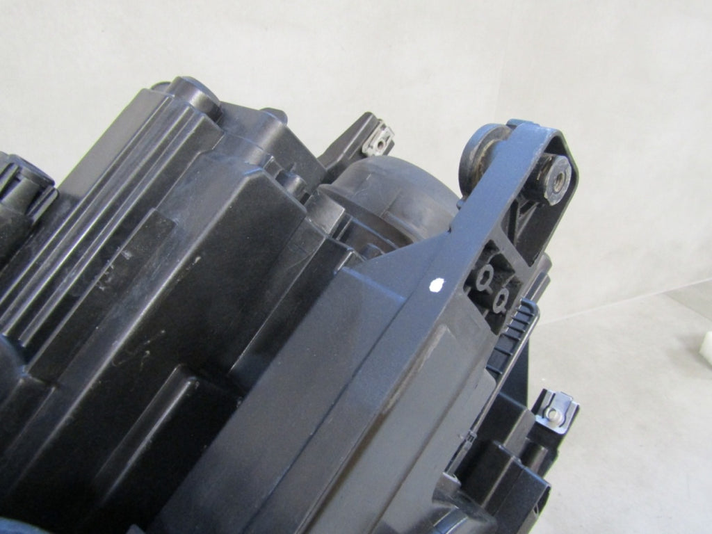 Prednji far VOLKSWAGEN TOURAN III 3 5TB halogen 15- RH desni 5TB906A