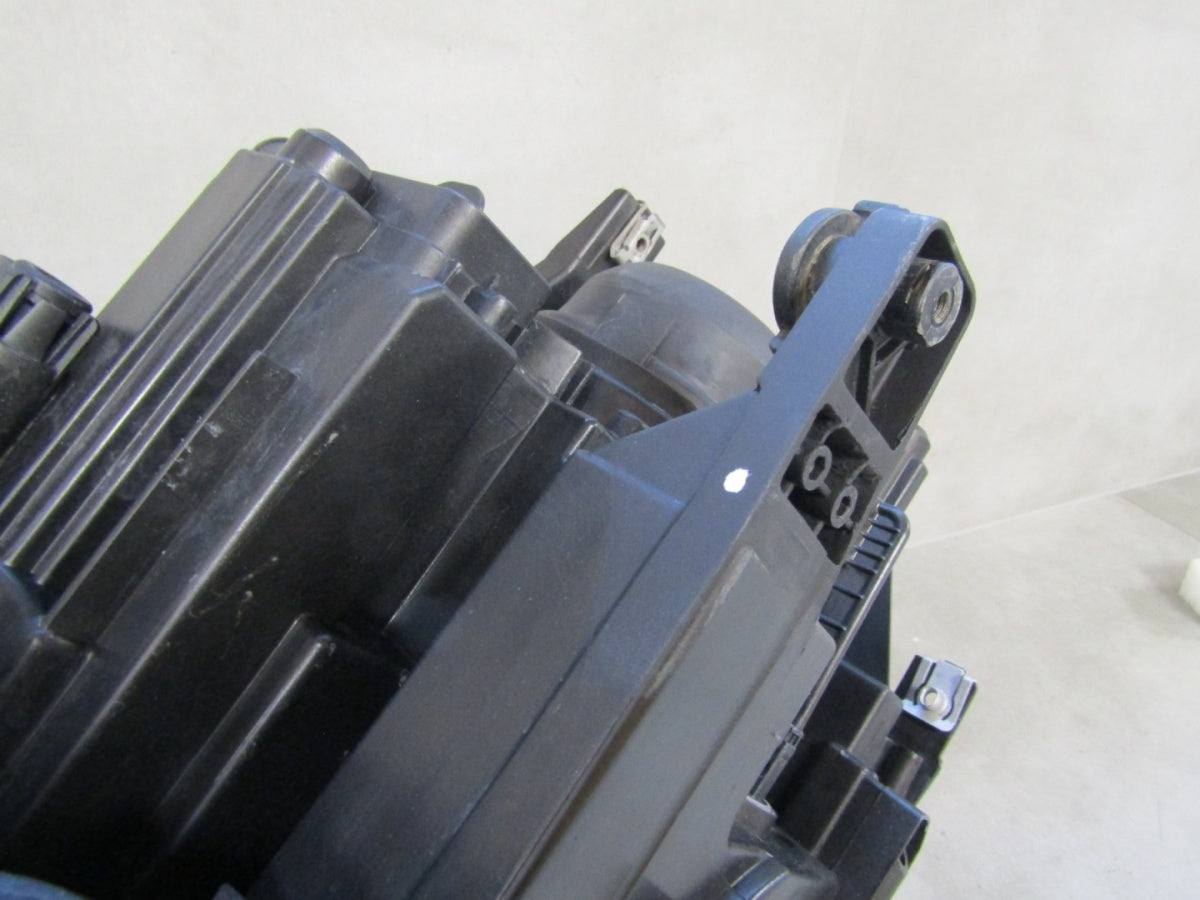 Prednji far VOLKSWAGEN TOURAN III 3 5TB halogen 15- RH desni 5TB906A
