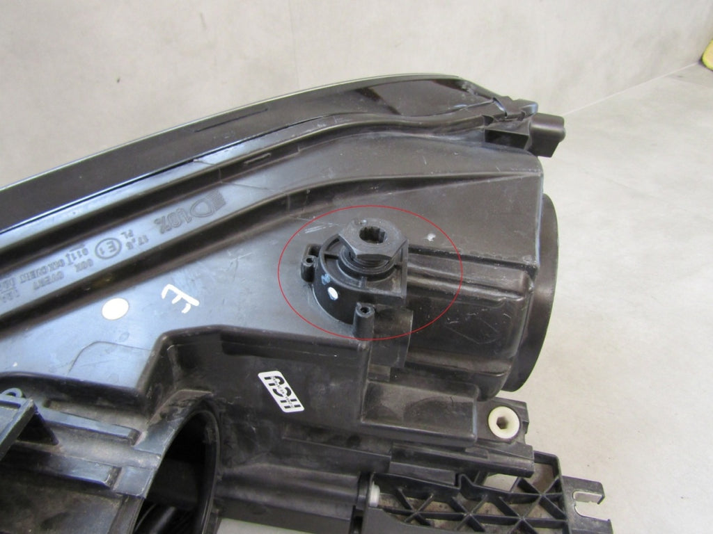 Prednji far VOLKSWAGEN SHARAN 2 II LIFT xenon zakretni 15-22 RH 7N1941034D