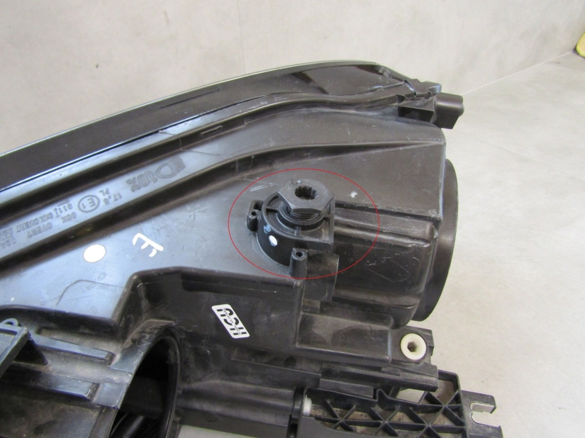 Prednji far VOLKSWAGEN SHARAN 2 II LIFT xenon zakretni 15-22 RH 7N1941034D