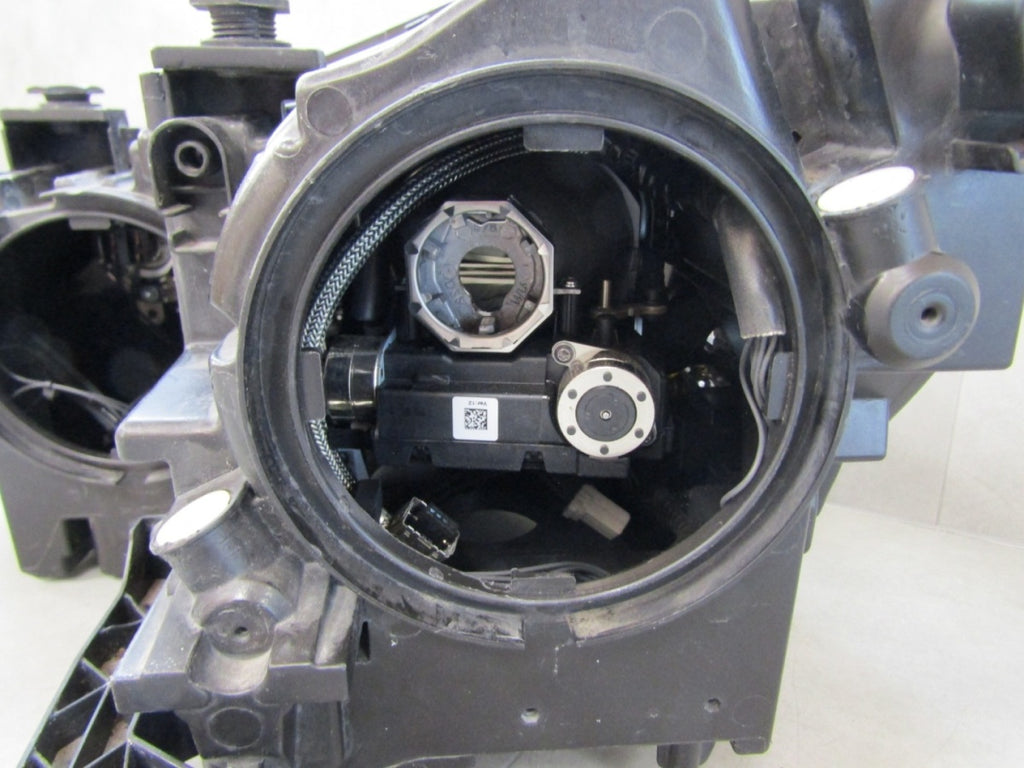 Prednji far VOLKSWAGEN SHARAN 2 II LIFT xenon zakretni 15-22 RH 7N1941034D