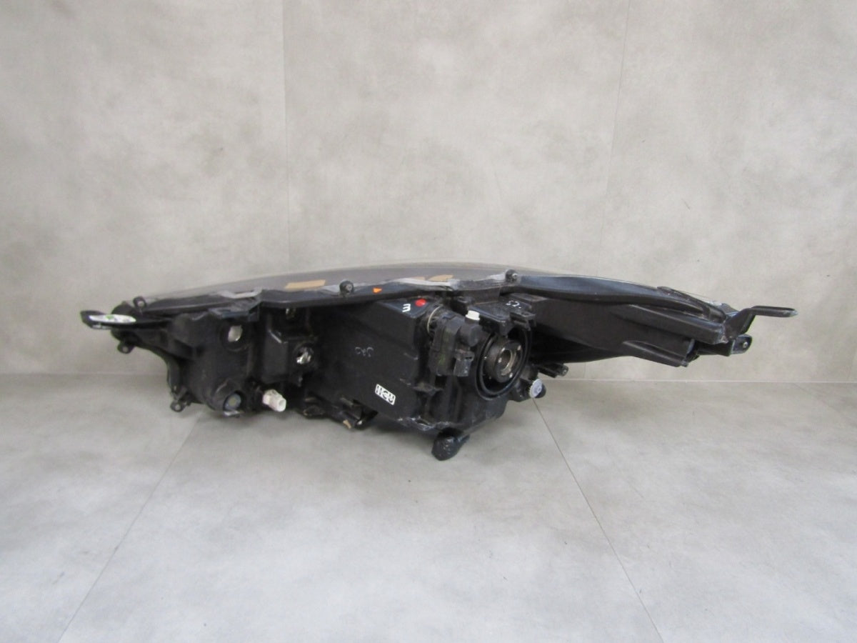 Prednji far TOYOTA YARIS 4 IV halogen sa sočivom 20- / MAZDA 2 22- RH