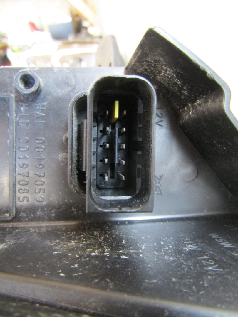 Prednji far CITROEN JUMPY III 3 16-23 VIVARO halogen 19-23 RH 9808567680