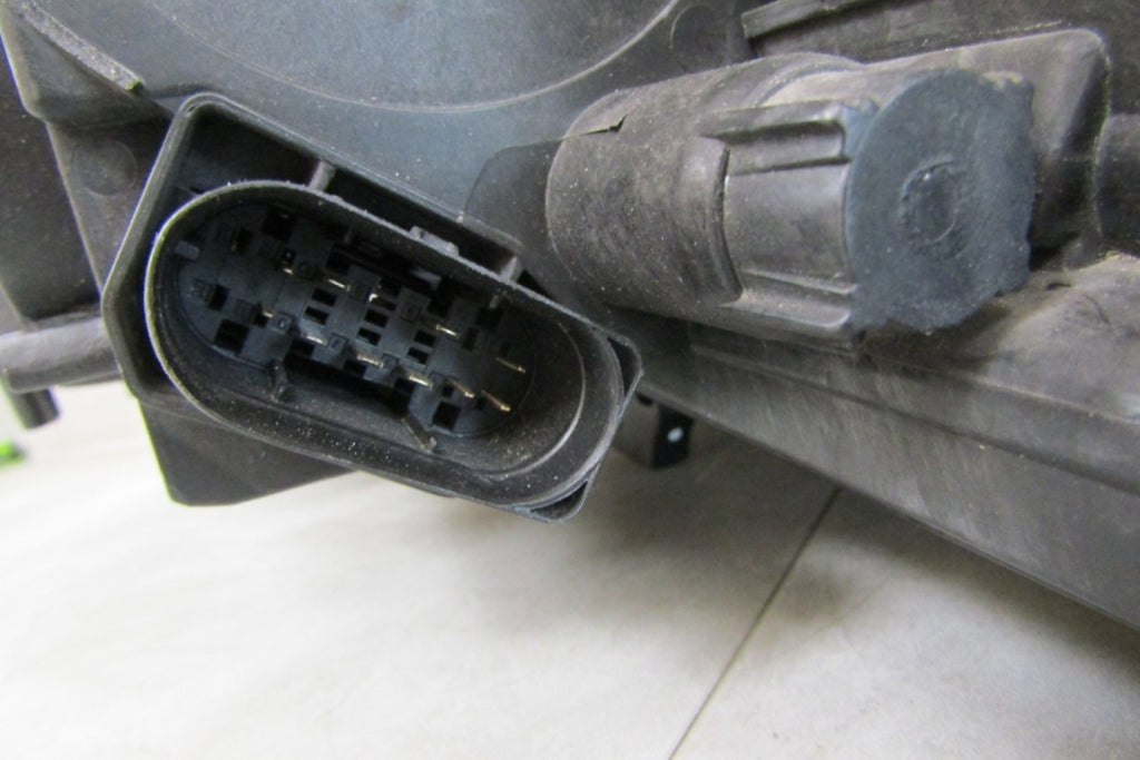 Prednji far MERCEDES CLA W117 xenon nezakretni 13-16 RH A1179065200