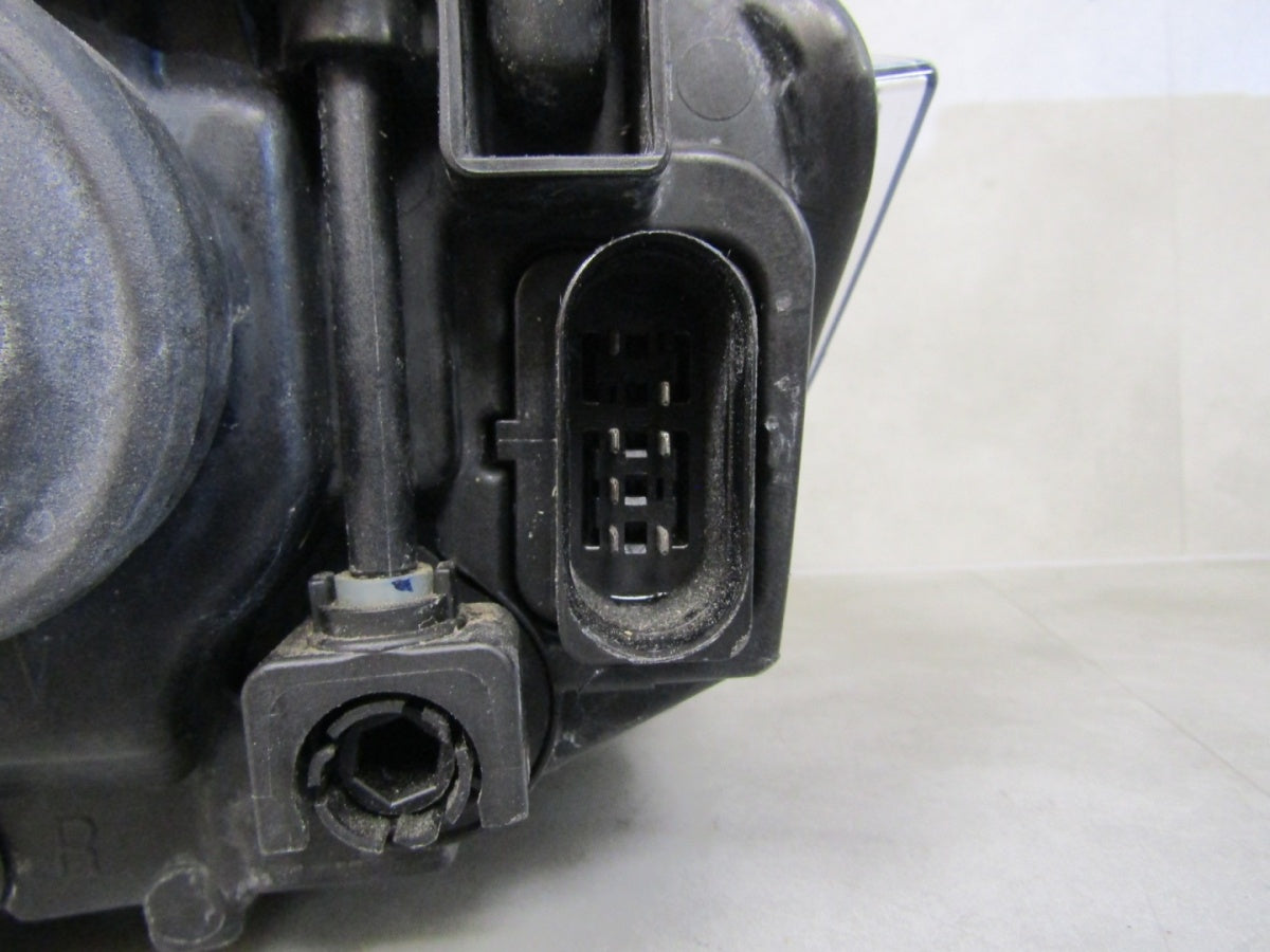 Prednji far VOLKSWAGEN VW POLO 2G halogen 17-20 RH desni 2G1941006