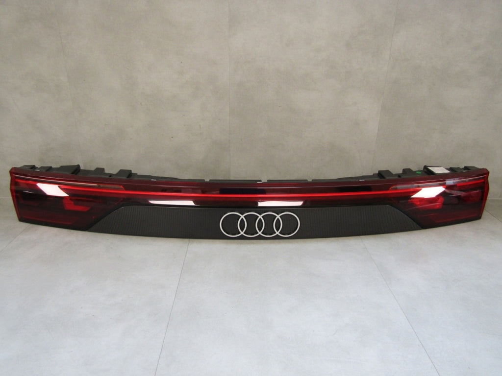 Stop svjetlo NA BLENDA zadnji LED OLED CARBON AUDI Q8 SQ8 RSQ8 LIFT 23- 4M8 945 095 BK