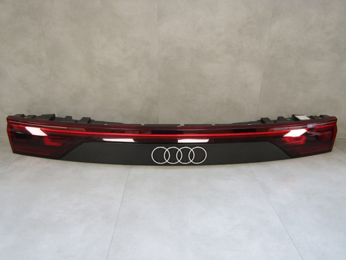 Stop svjetlo NA BLENDA zadnji LED OLED CARBON AUDI Q8 SQ8 RSQ8 LIFT 23- 4M8 945 095 BK