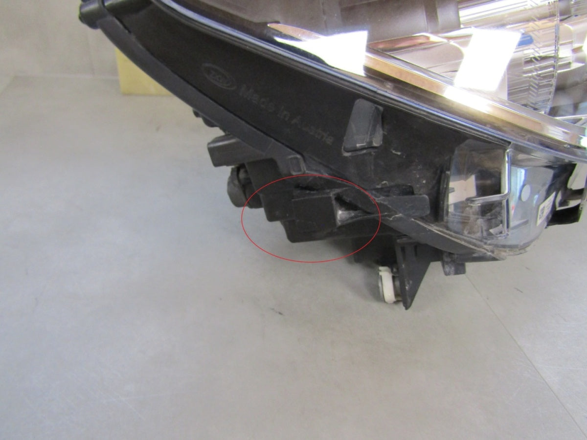 Prednji far BMW 7 G11 G12 LASER 15-19 RH desni 7465606-01